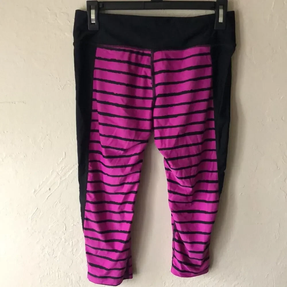 Nike Purple and Black Striped Cropped Leggings Size M